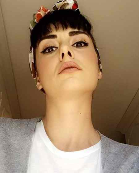 عکس های آسیه در سریال زندگی گمشده و بیوگرافی اوزلم یلماز (7)
