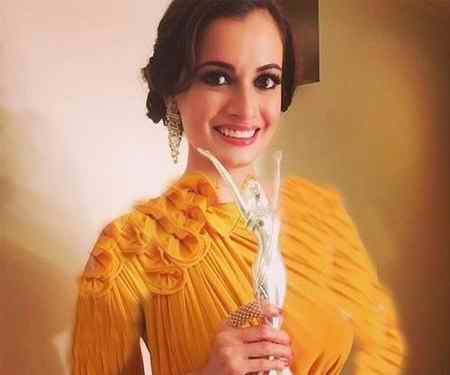 دیا میرزا بازیگر سلام بمبئی در مراسم دختر شایسته هند (1)