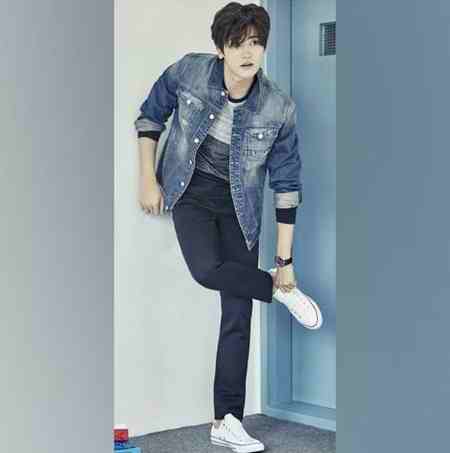 بازیگر نقش وانگ سو در سریال عاشقان ماه (4)