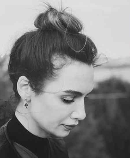 بیوگرافی بازیگر نقش آسلی در سریال عشق سیاه و سفید (3)