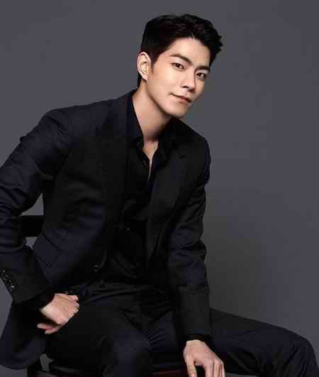 بیوگرافی بازیگر نقش وانگ یو شاهزاده سوم در عاشقان ماه (4)