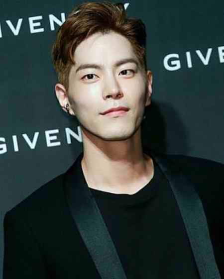 بیوگرافی بازیگر نقش وانگ یو شاهزاده سوم در عاشقان ماه (5)