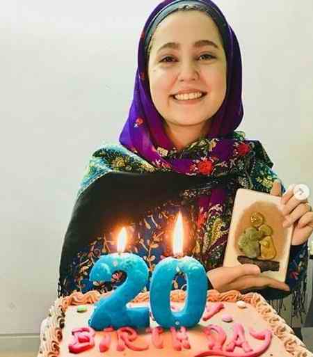 بازیگر نقش صحرا در سریال بازی نقاب ها (2)