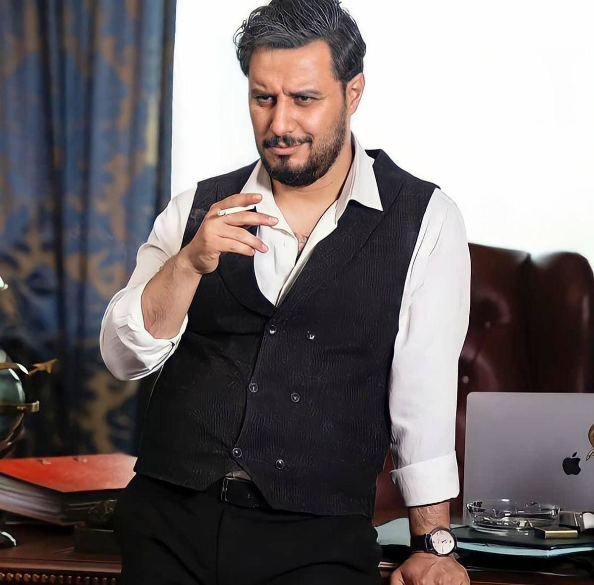 پوستر دیواری جواد عزتی در زخم کاری