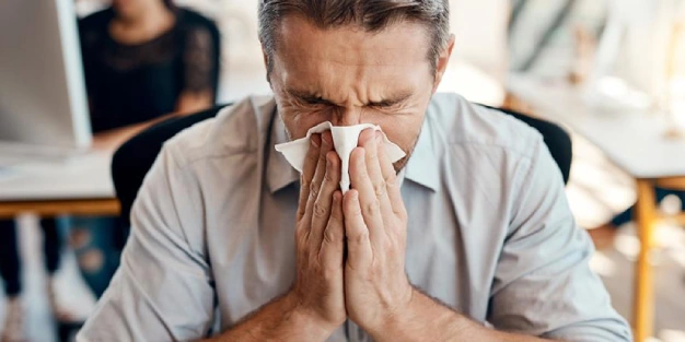 چه چیزی باعث آبریزش دائمی بینی می شود؟